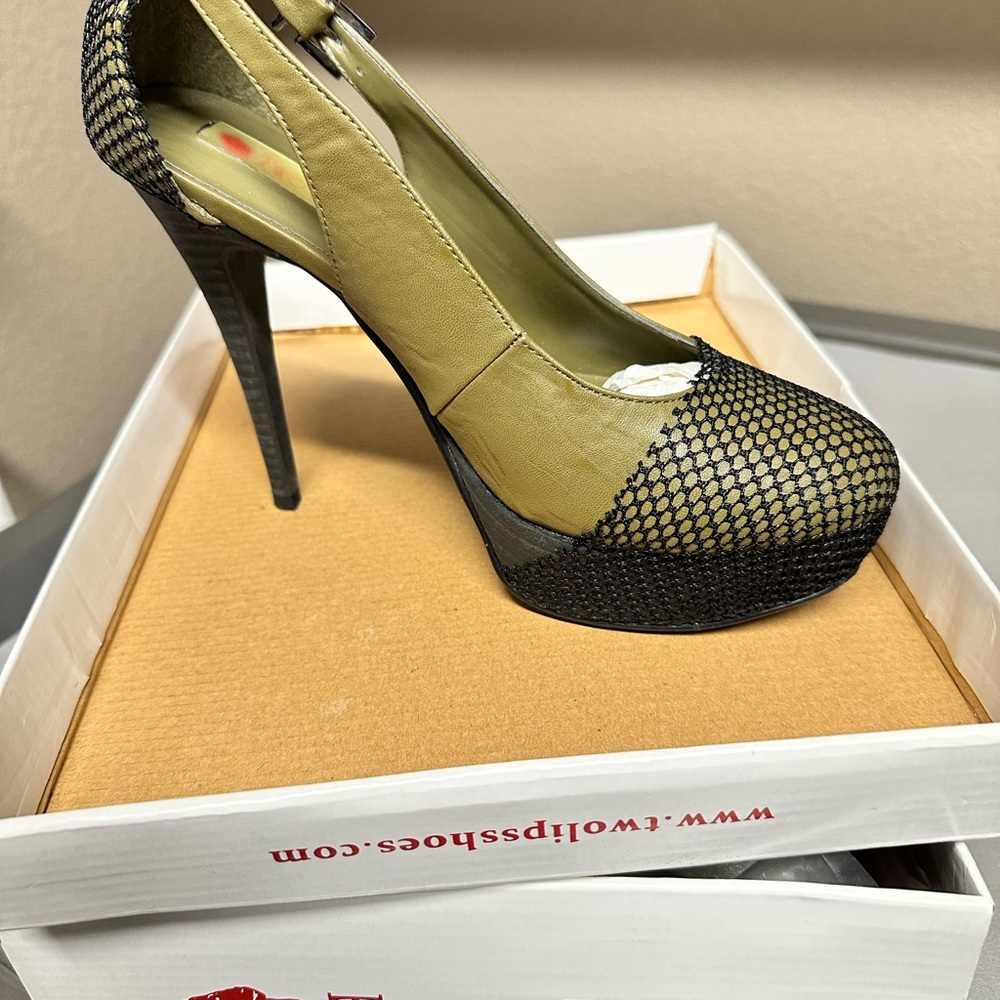 Two Lips Olive and Black Heels